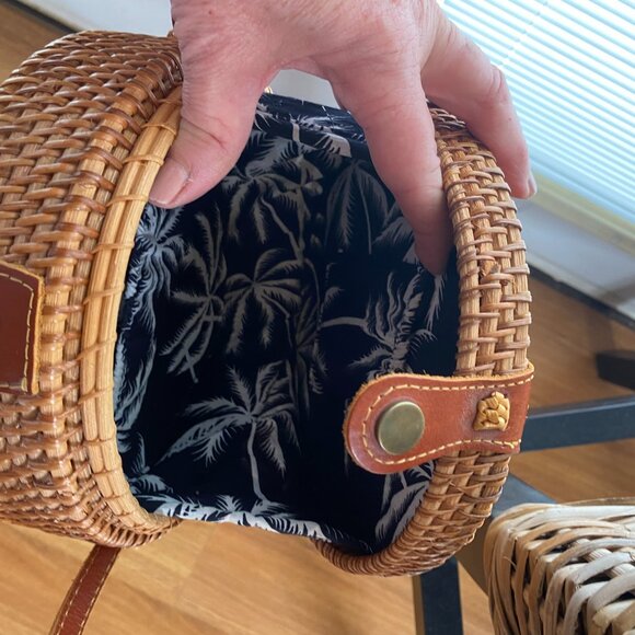 Handbag - Picture 2 of 3